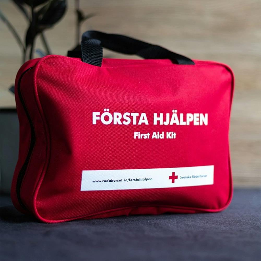 En röd Första Hjälpen-väska